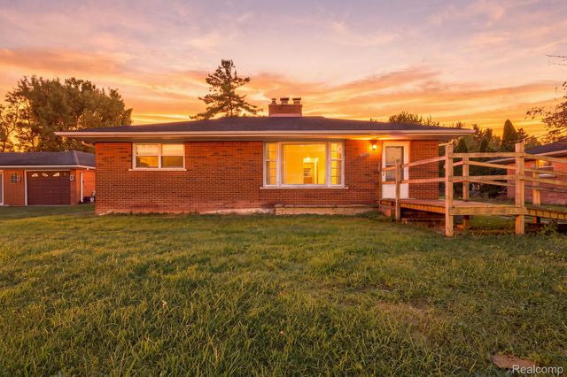 20290 Meridian Road, Grosse Ile Township, MI 48138