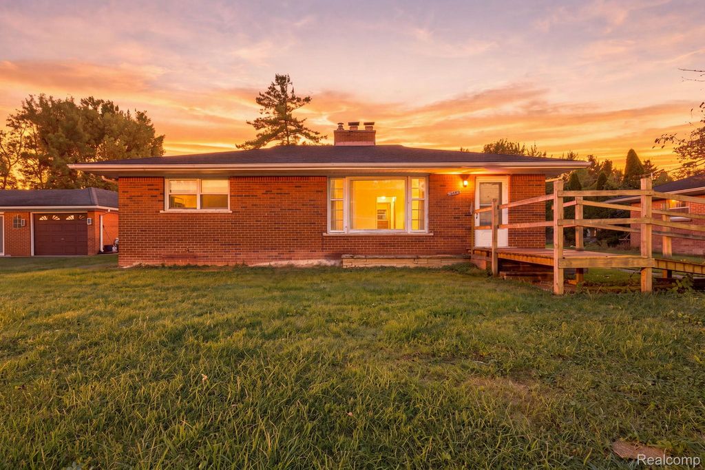 20290 Meridian Road, Grosse Ile Township, MI 48138