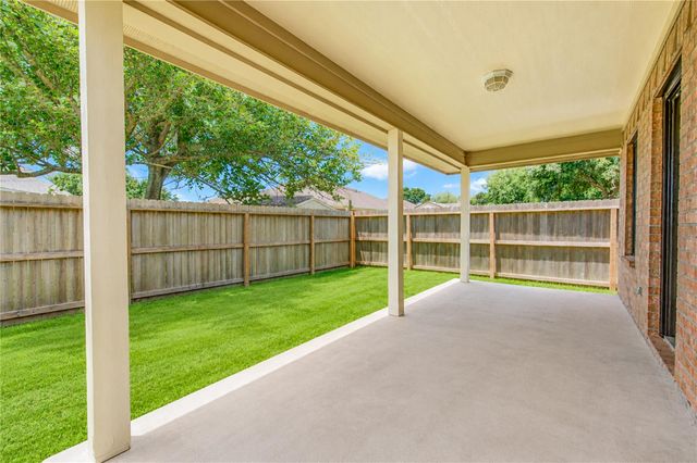 4114 Twin Drive E, Santa Fe, TX 77510