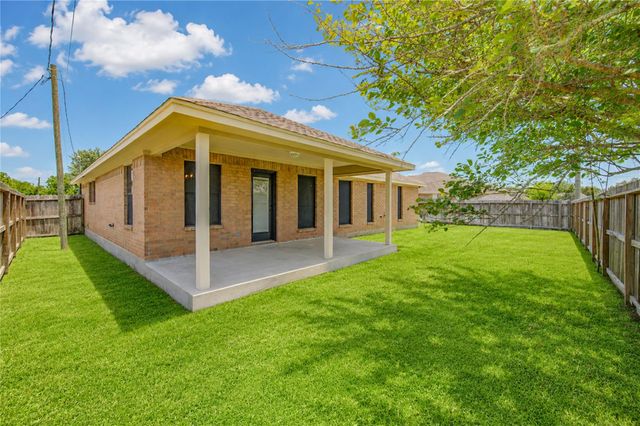 4114 Twin Drive E, Santa Fe, TX 77510