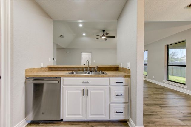 4114 Twin Drive E, Santa Fe, TX 77510
