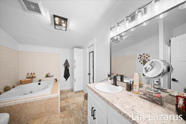 65484 Parkwood Court, Paw Paw, MI 49079