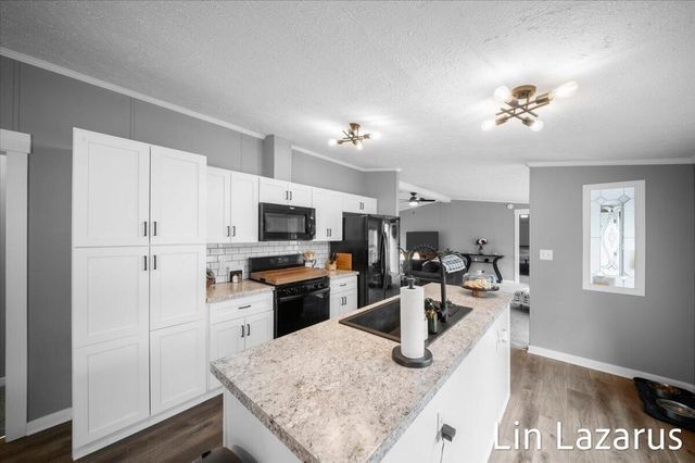 65484 Parkwood Court, Paw Paw, MI 49079