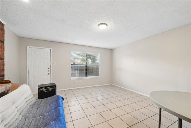 930 Southmoor Drive, Arlington, TX 76010