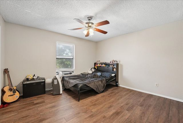 930 Southmoor Drive, Arlington, TX 76010