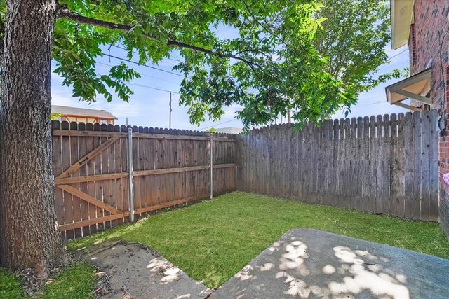 930 Southmoor Drive, Arlington, TX 76010