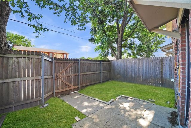 930 Southmoor Drive, Arlington, TX 76010