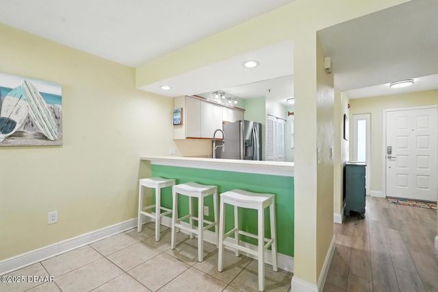 454 Bouchelle Dr Apt 102, New Smyrna Beach, FL 32169