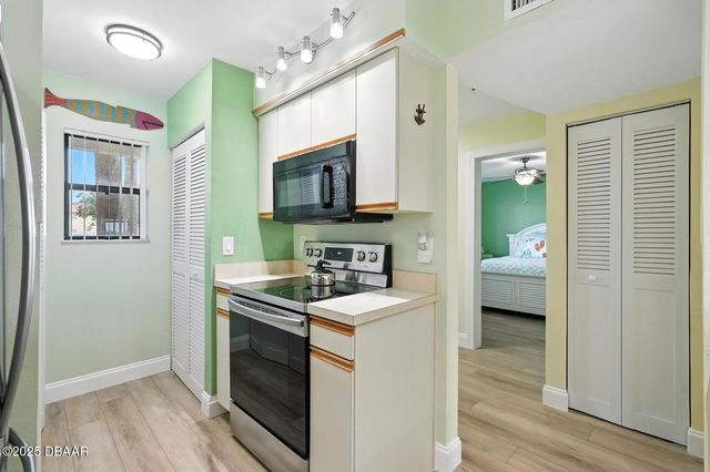 454 Bouchelle Dr Apt 102, New Smyrna Beach, FL 32169