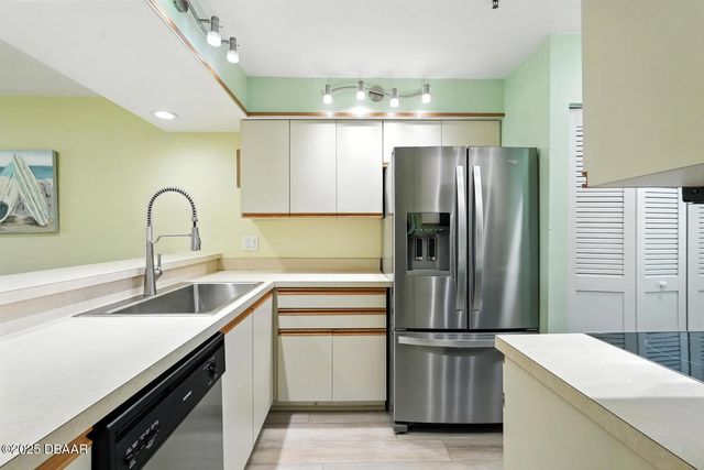 454 Bouchelle Dr Apt 102, New Smyrna Beach, FL 32169