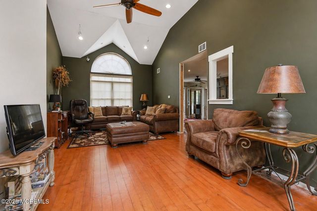 104 Spruce Circle N, Barnegat, NJ 08005