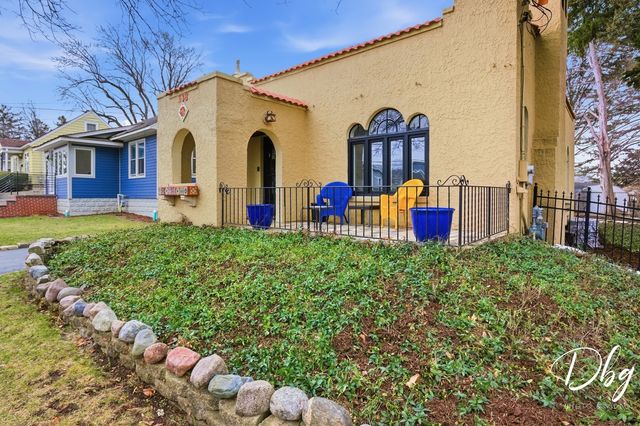 338 S Lake Street, Grayslake, IL 60030