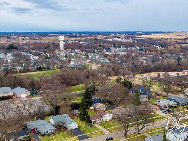 338 S Lake Street, Grayslake, IL 60030