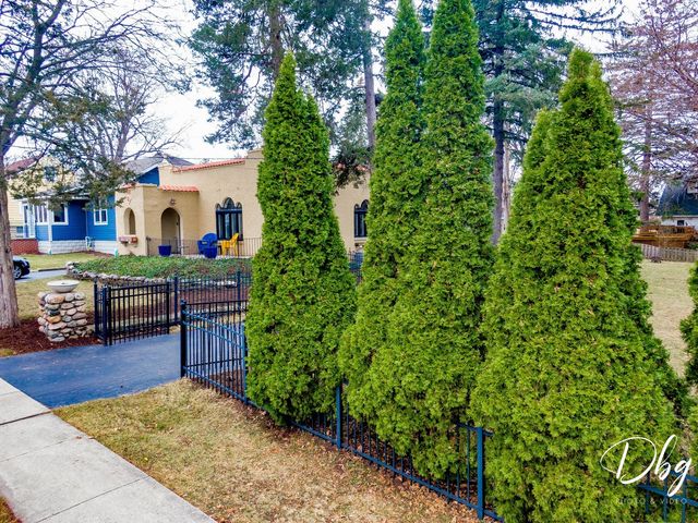 338 S Lake Street, Grayslake, IL 60030