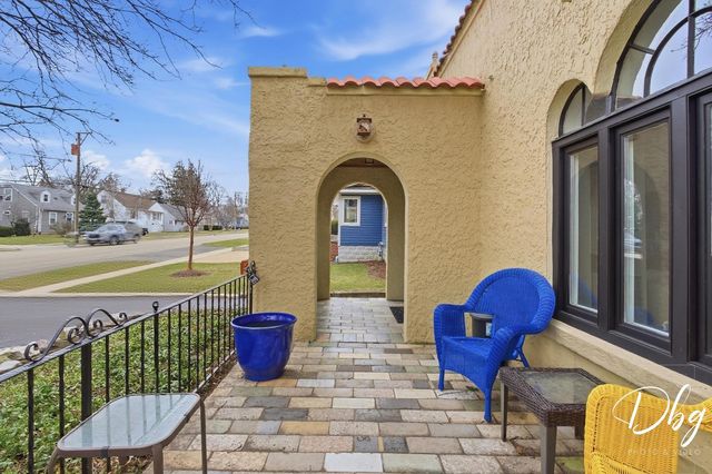 338 S Lake Street, Grayslake, IL 60030