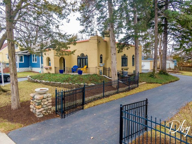 338 S Lake Street, Grayslake, IL 60030