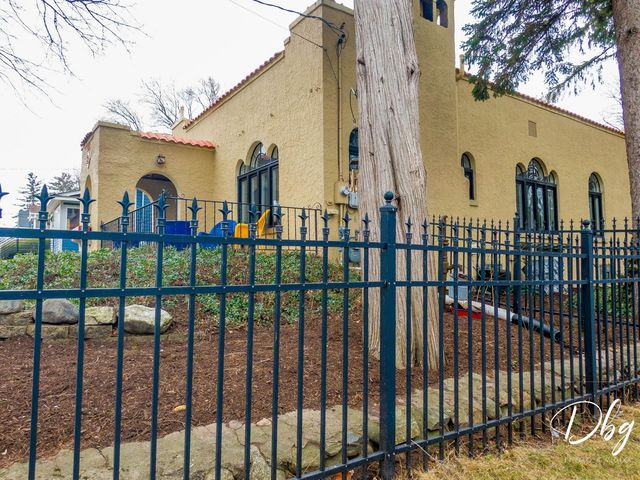 338 S Lake Street, Grayslake, IL 60030