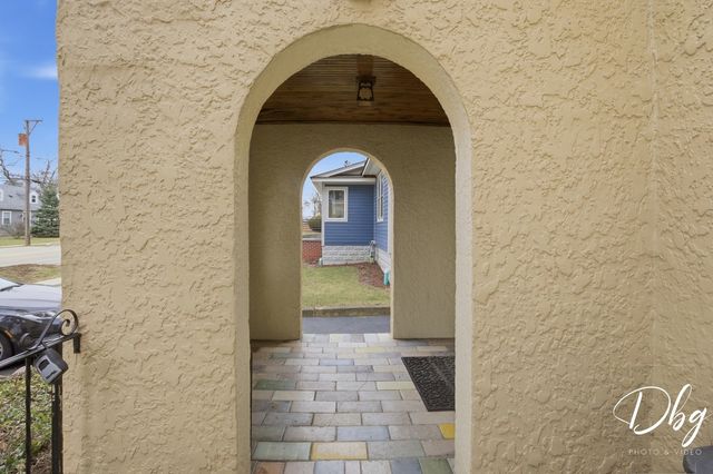 338 S Lake Street, Grayslake, IL 60030