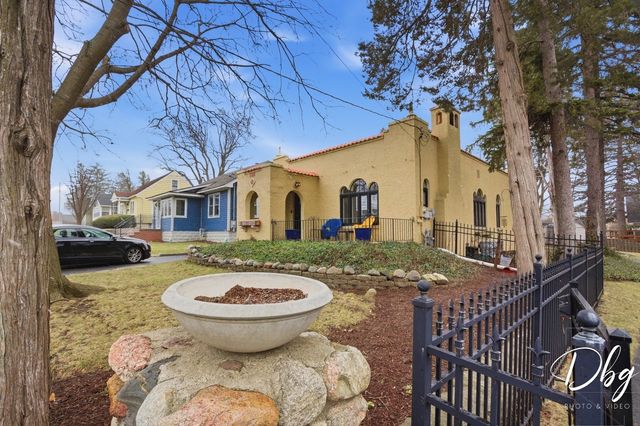 338 S Lake Street, Grayslake, IL 60030