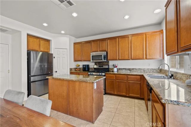 2728 Hornbeam Road, Palmdale, CA 93551