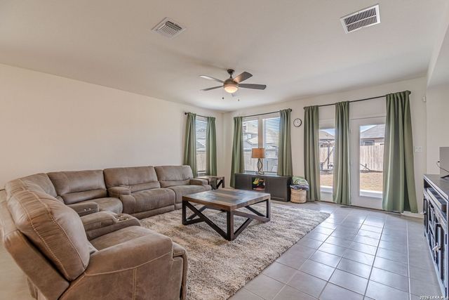 318 Deer Crest Dr, New Braunfels, TX 78130