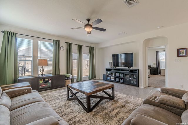 318 Deer Crest Dr, New Braunfels, TX 78130