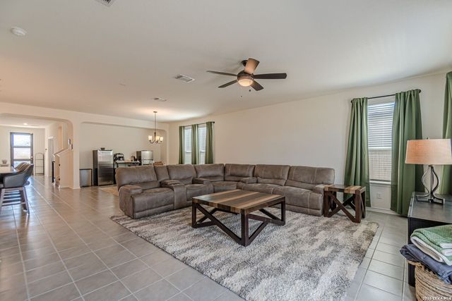 318 Deer Crest Dr, New Braunfels, TX 78130