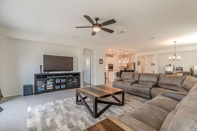 318 Deer Crest Dr, New Braunfels, TX 78130