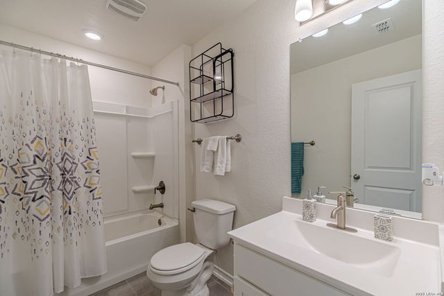 318 Deer Crest Dr, New Braunfels, TX 78130