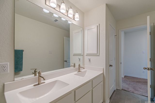 318 Deer Crest Dr, New Braunfels, TX 78130