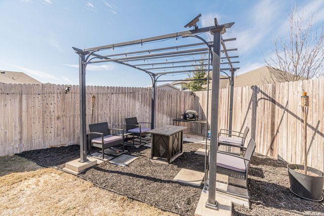 318 Deer Crest Dr, New Braunfels, TX 78130