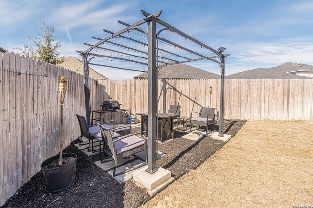 318 Deer Crest Dr, New Braunfels, TX 78130