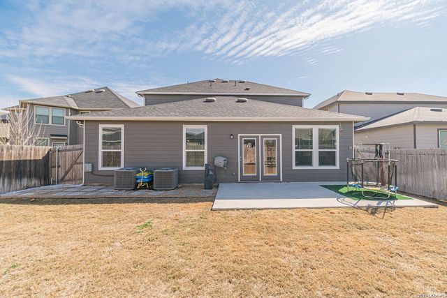 318 Deer Crest Dr, New Braunfels, TX 78130