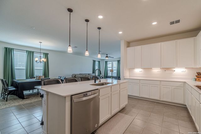 318 Deer Crest Dr, New Braunfels, TX 78130