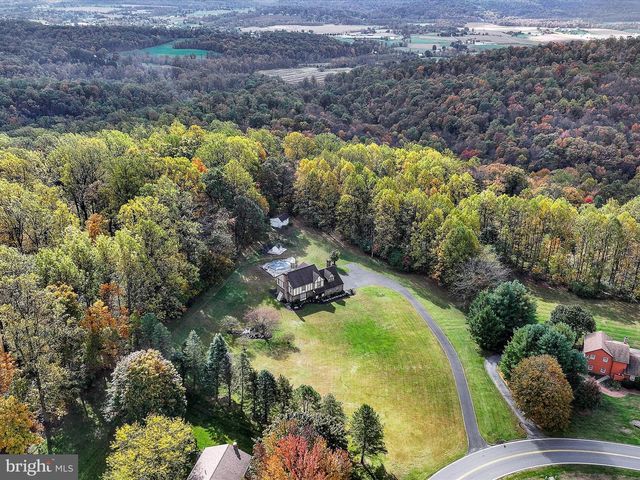 208 FOXCROFT LN, Robesonia, PA 19551