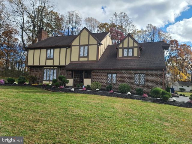 208 FOXCROFT LN, Robesonia, PA 19551