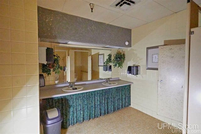 932 E Cloverland Drive, Ironwood, MI 49938