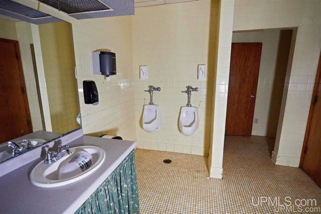 932 E Cloverland Drive, Ironwood, MI 49938