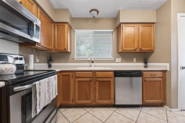 2311 Leading Edge Drive, Friendswood, TX 77546