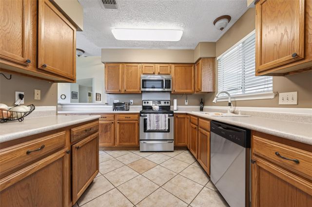 2311 Leading Edge Drive, Friendswood, TX 77546