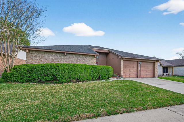 2311 Leading Edge Drive, Friendswood, TX 77546