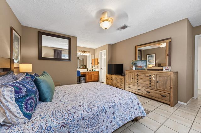 2311 Leading Edge Drive, Friendswood, TX 77546