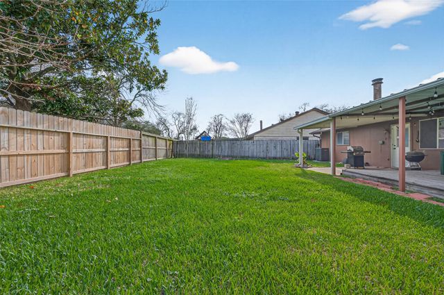 2311 Leading Edge Drive, Friendswood, TX 77546