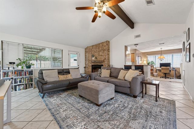 2311 Leading Edge Drive, Friendswood, TX 77546