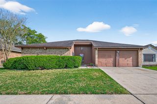 2311 Leading Edge Drive, Friendswood, TX 77546