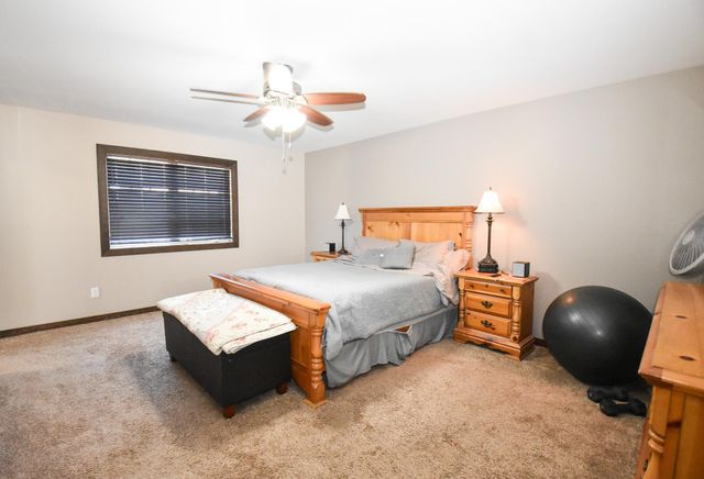 913 41ST Avenue S, Moorhead, MN 56560