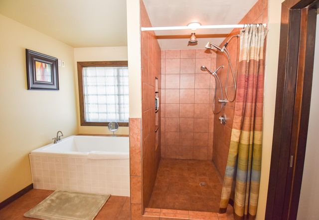 913 41ST Avenue S, Moorhead, MN 56560