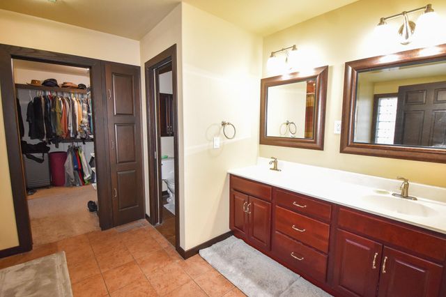 913 41ST Avenue S, Moorhead, MN 56560