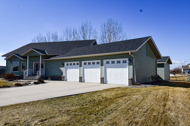 913 41ST Avenue S, Moorhead, MN 56560