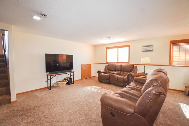 913 41ST Avenue S, Moorhead, MN 56560